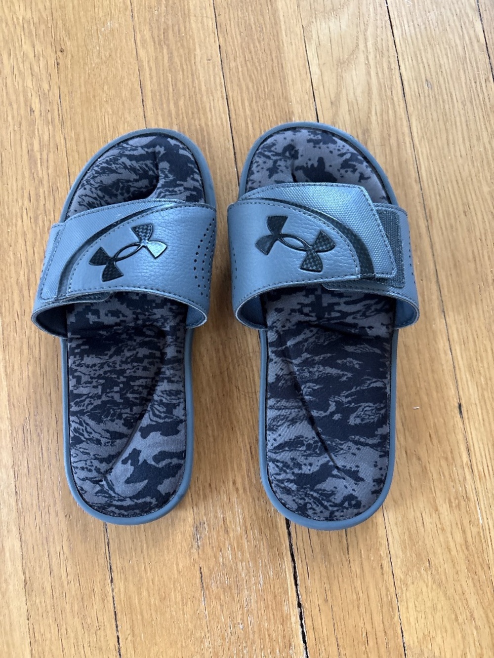 Under Armour Slides Boys Size 4